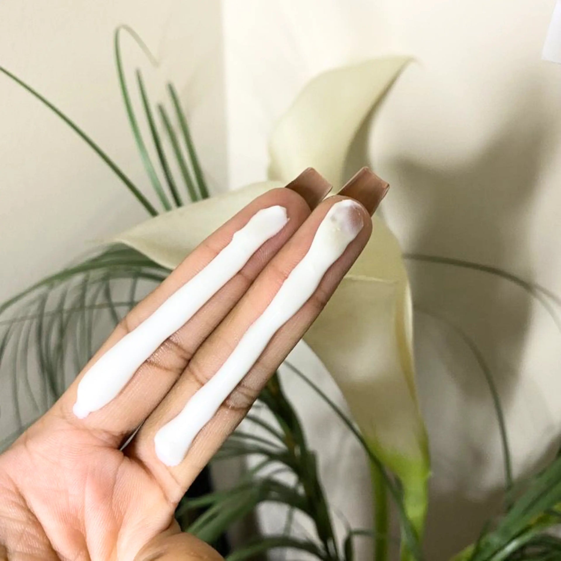 The 2-Finger Method: To Apply High-SPF Sunscreen